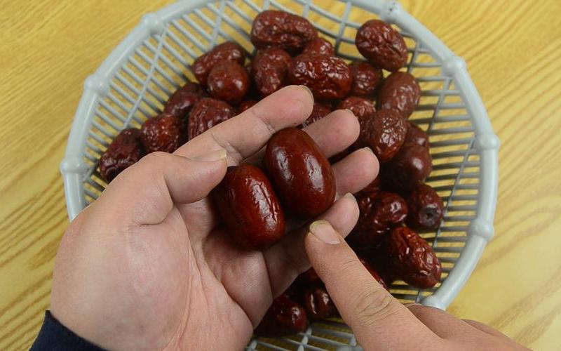 红枣是大的好还是小的好(大红枣和小红枣哪个营养更好)