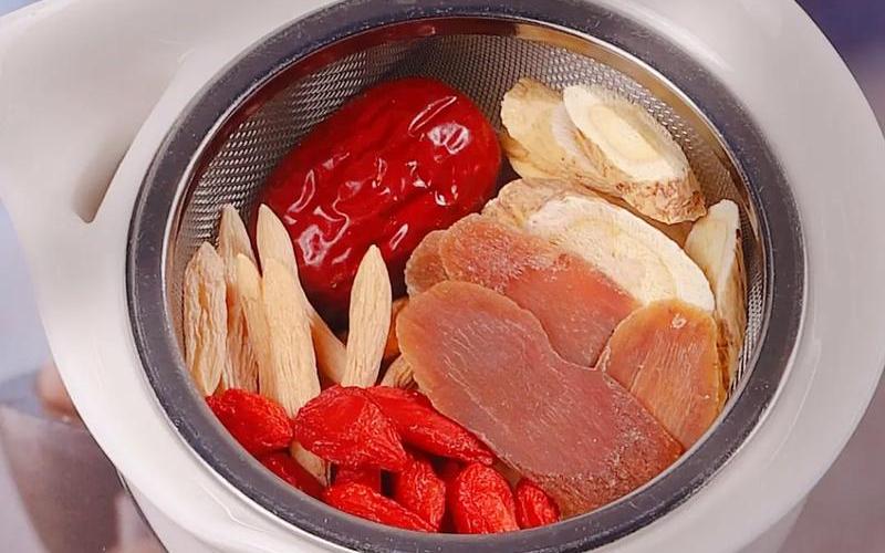 红枣枸杞是酸性还是碱性(黄芪泡水是碱性吗)