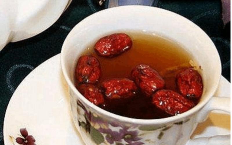 红枣是吃好还是泡水好(红枣应该怎么吃效果最好)